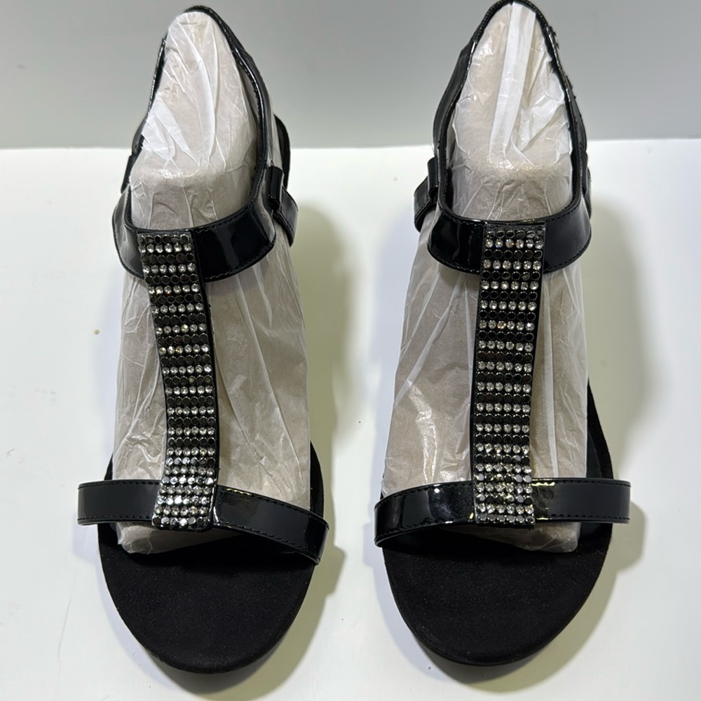 Comfort Plus By Predictions Black sandals